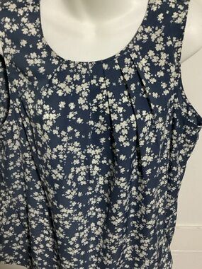 Women’s Navy Blue Floral Pleat Front Tank Top Size 1X